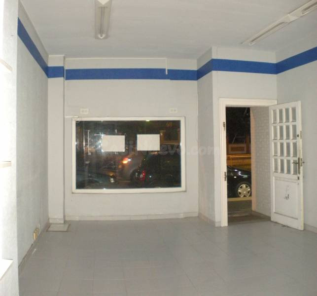 local comercial a pié de calle y con escaparate