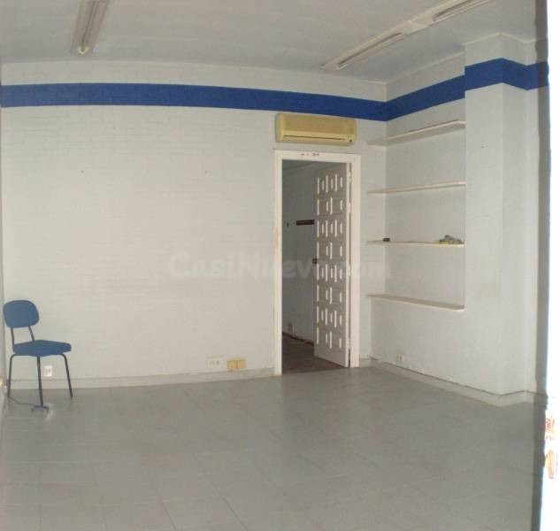 local comercial a pié de calle y con escaparate - foto 2