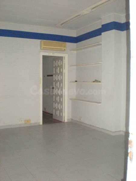 local comercial a pié de calle y con escaparate - foto 3