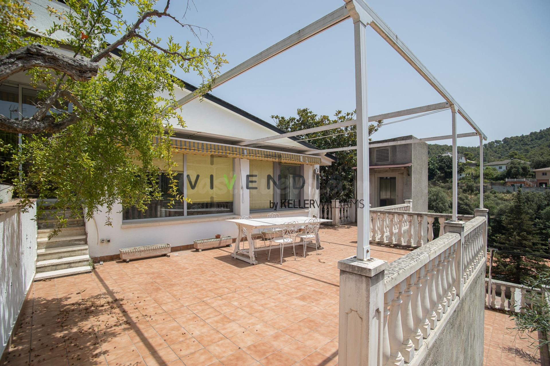CASA CON PARCELA Y PISCINA EN CAN SUNYER DEL PALAU · CASTELL