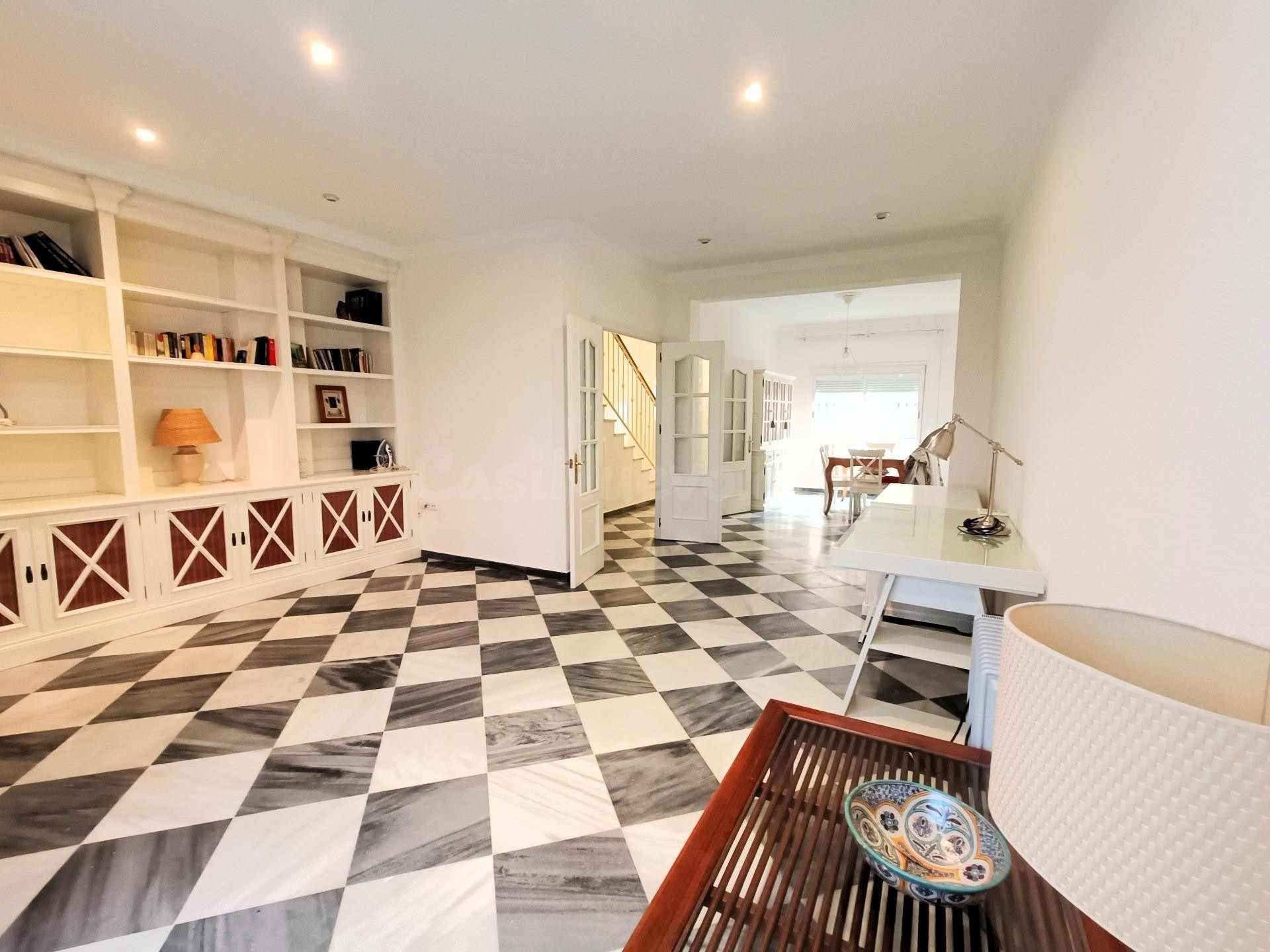Vivienda unifamiliar en Chiclana - foto 2