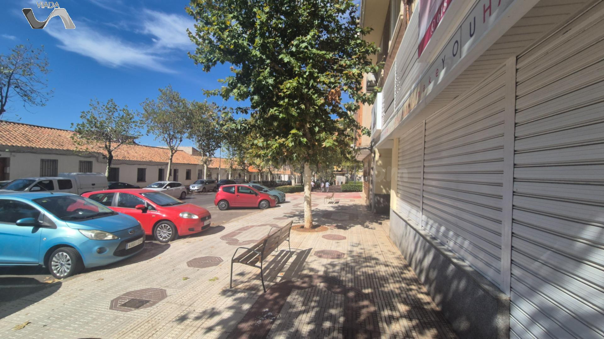 Local comercial en venta - AVENIDA PRIMERO DE MAYO - foto 2