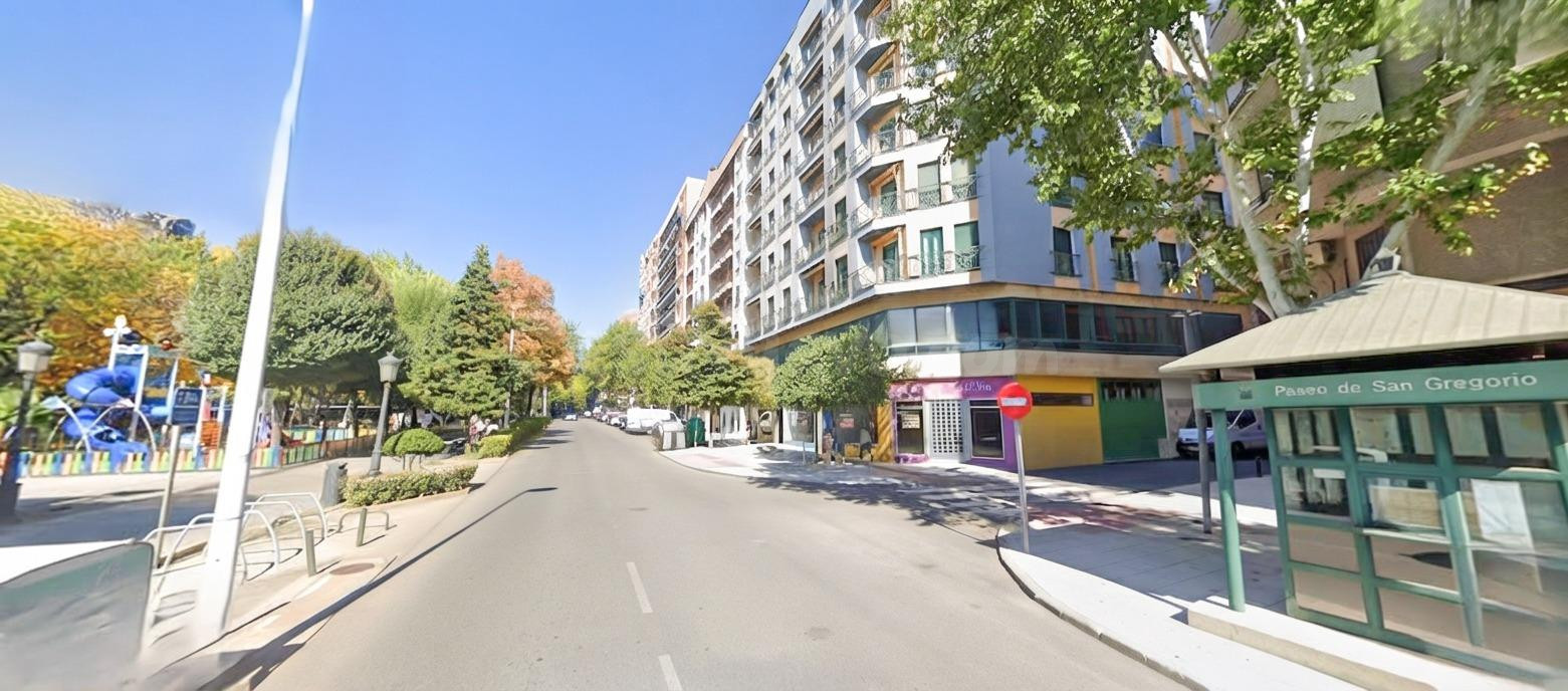 Local Comercial en Paseo San Gregorio