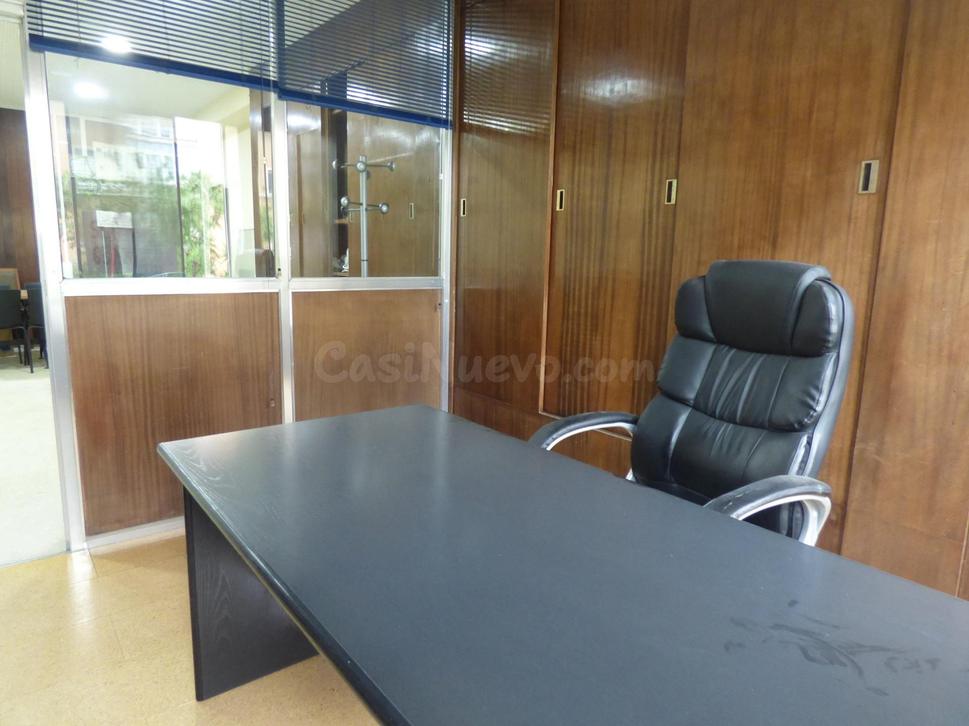 Se vende o alquila oficina en el corazón financiero de Cádiz - foto 2