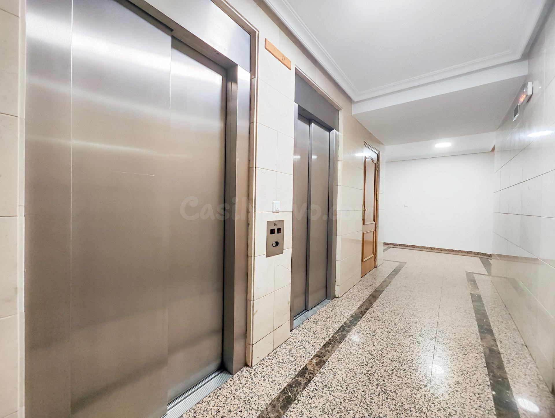 Piso con Plaza de Aparcamiento, Paseo San Gregorio. - foto 3