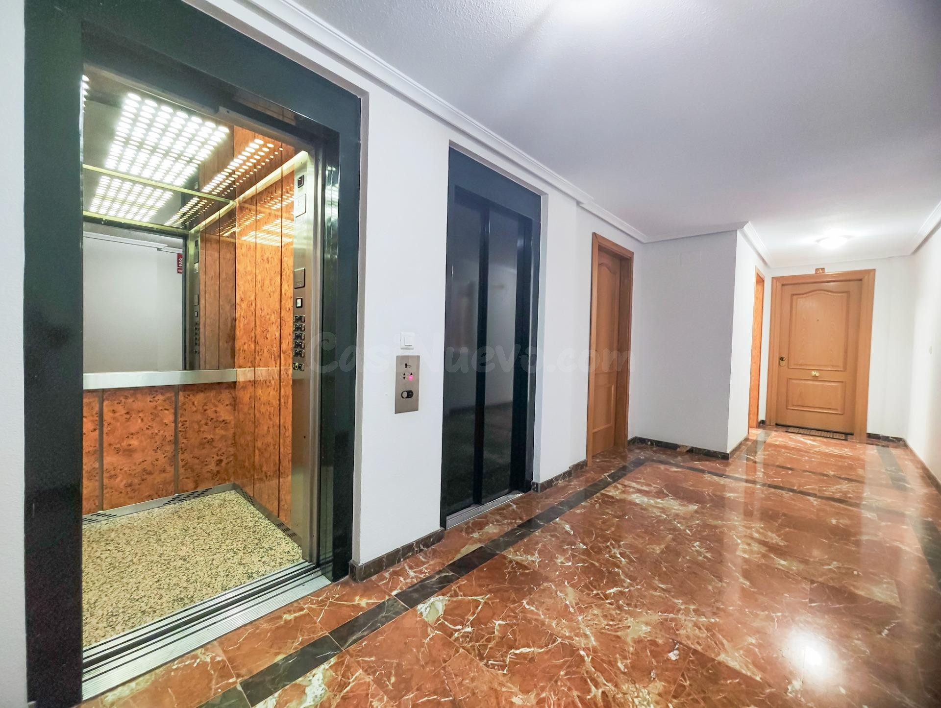 Piso con Plaza de Aparcamiento, Paseo San Gregorio. - foto 4