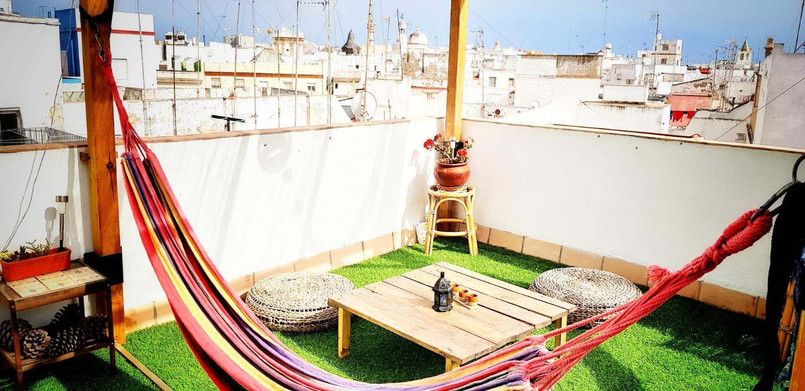 Atico con terraza en pleno corazón de Cádiz - foto 4