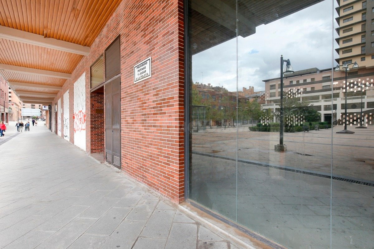 Oportunidad de inversión en local comercial al lado de Const - foto 2