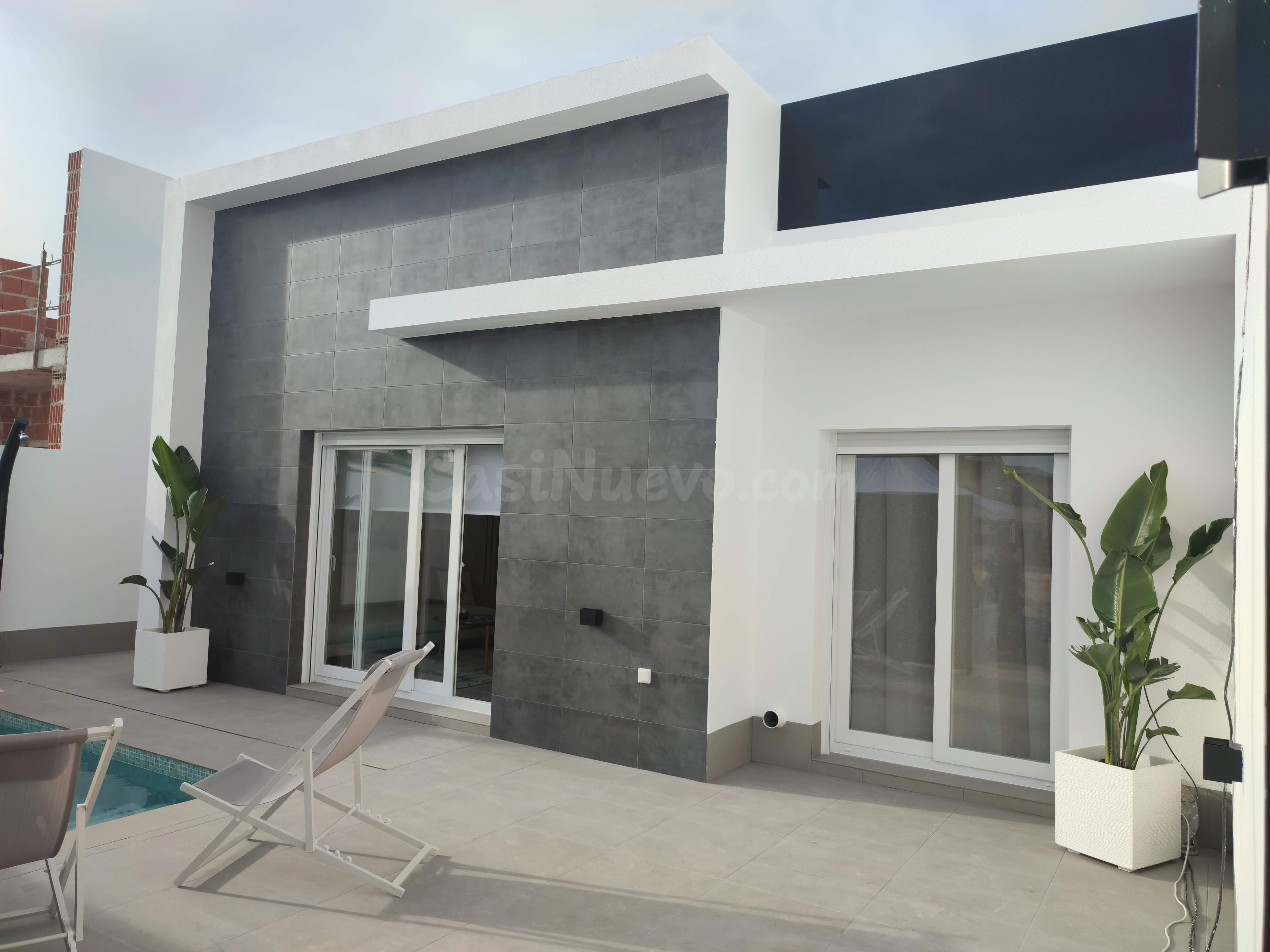 VILLA DE OBRA NUEVA CON 3 DORMITORIOS,2 BAÑOS, SOLÁRIUM Y PI - foto 4