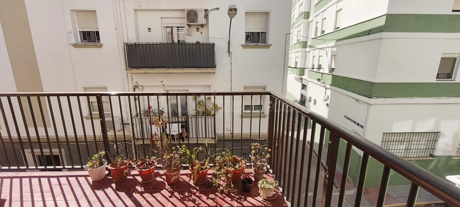 Piso junto a Bahía Blanca con trastero y terraza