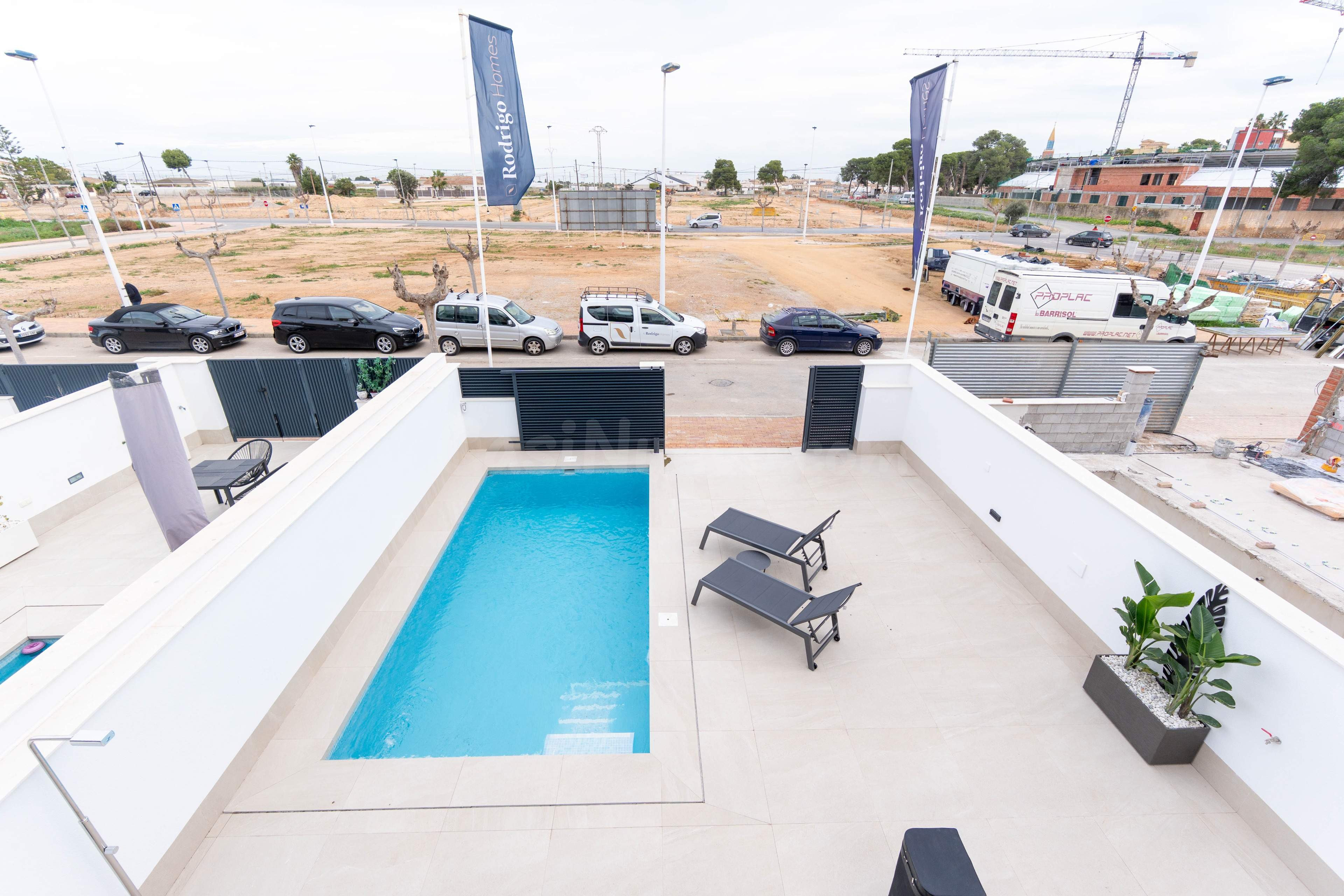 VILLA DE OBRA NUEVA CON 3 DORMITORIOS, 3 BAÑOS, PISCINA PRIV