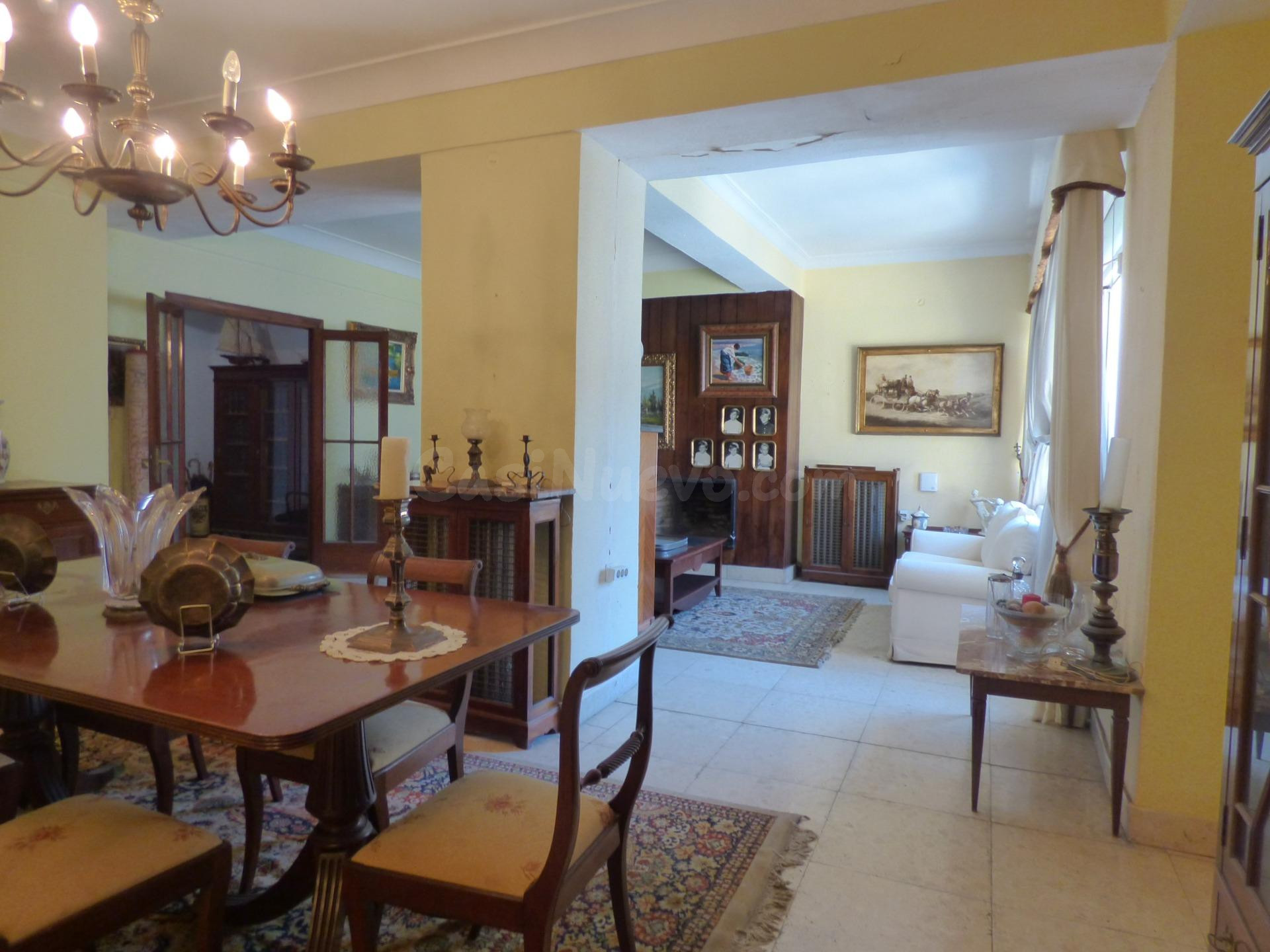 Excelente vivienda con garaje y trastero junto a Comisaria - foto 2