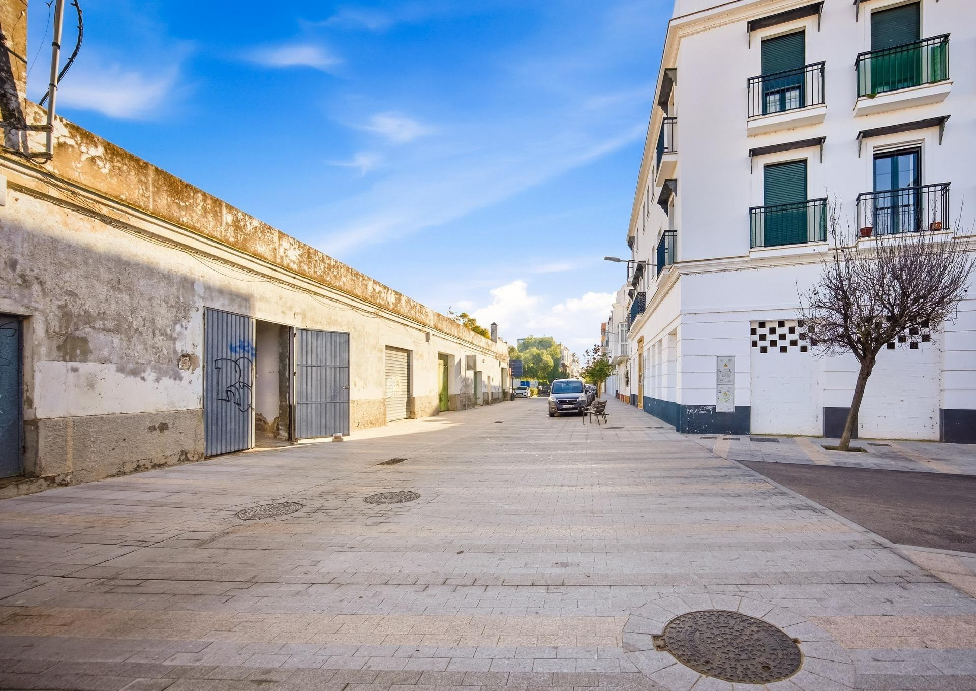 NAVE / LOCAL COMERCIAL EN PLENO CENTRO DE CHICLANA - foto 3