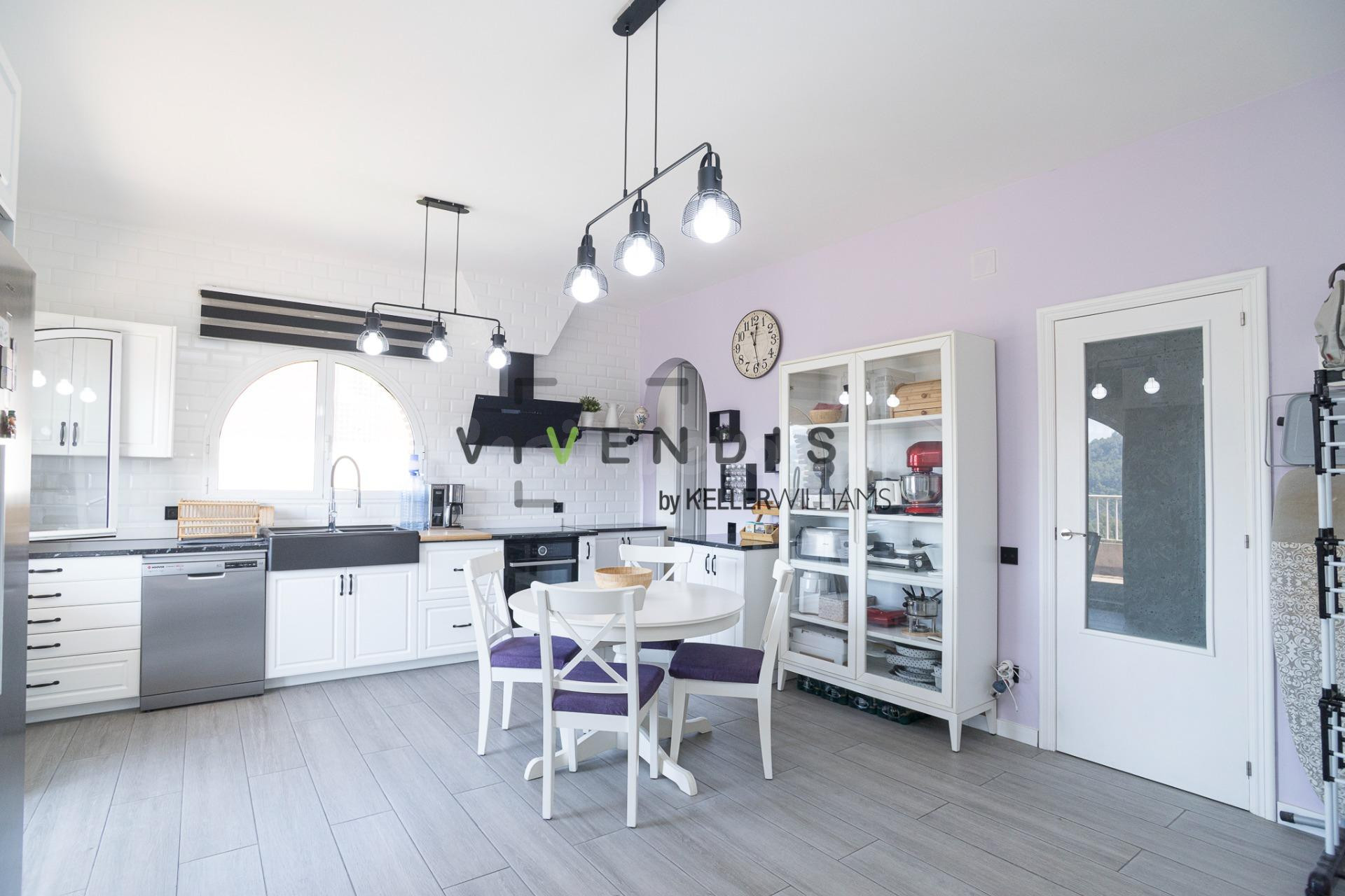 CASA REFORMADA EN CREU SUSSALBA · CORBERA DE LLOBREGAT - foto 3