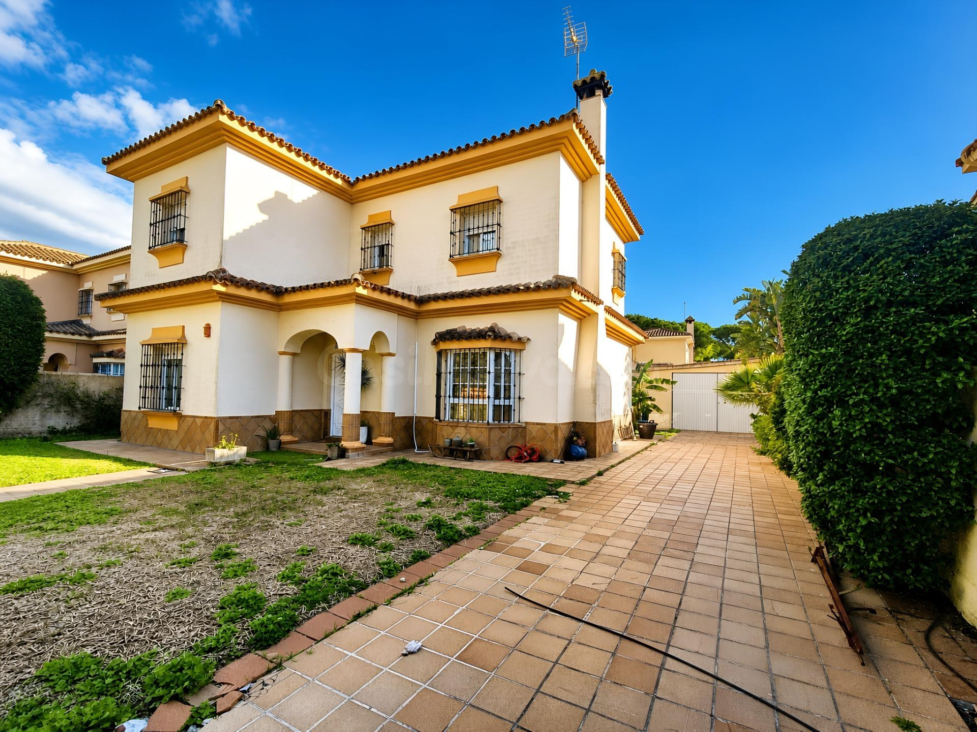 Chalet urbano en Mogarizas con piscina y garaje cerrado - foto 3
