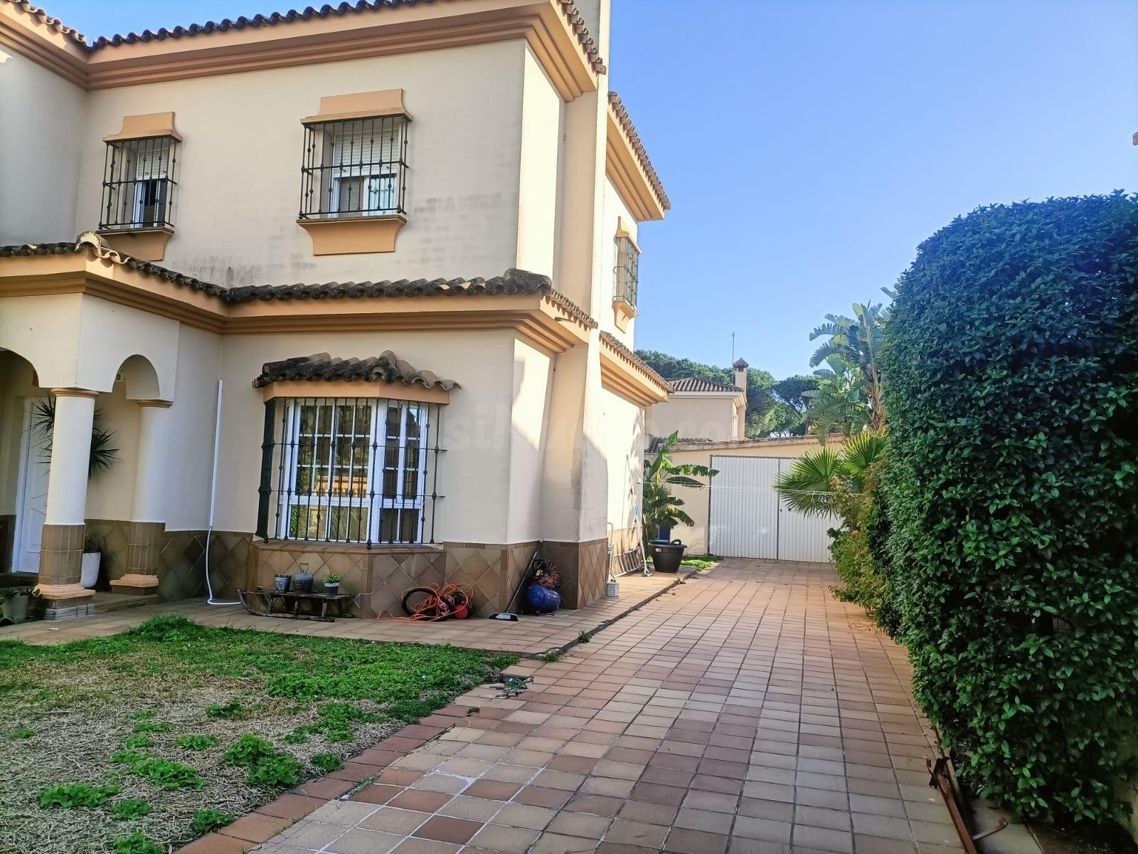 Chalet urbano en Mogarizas con piscina y garaje cerrado - foto 4