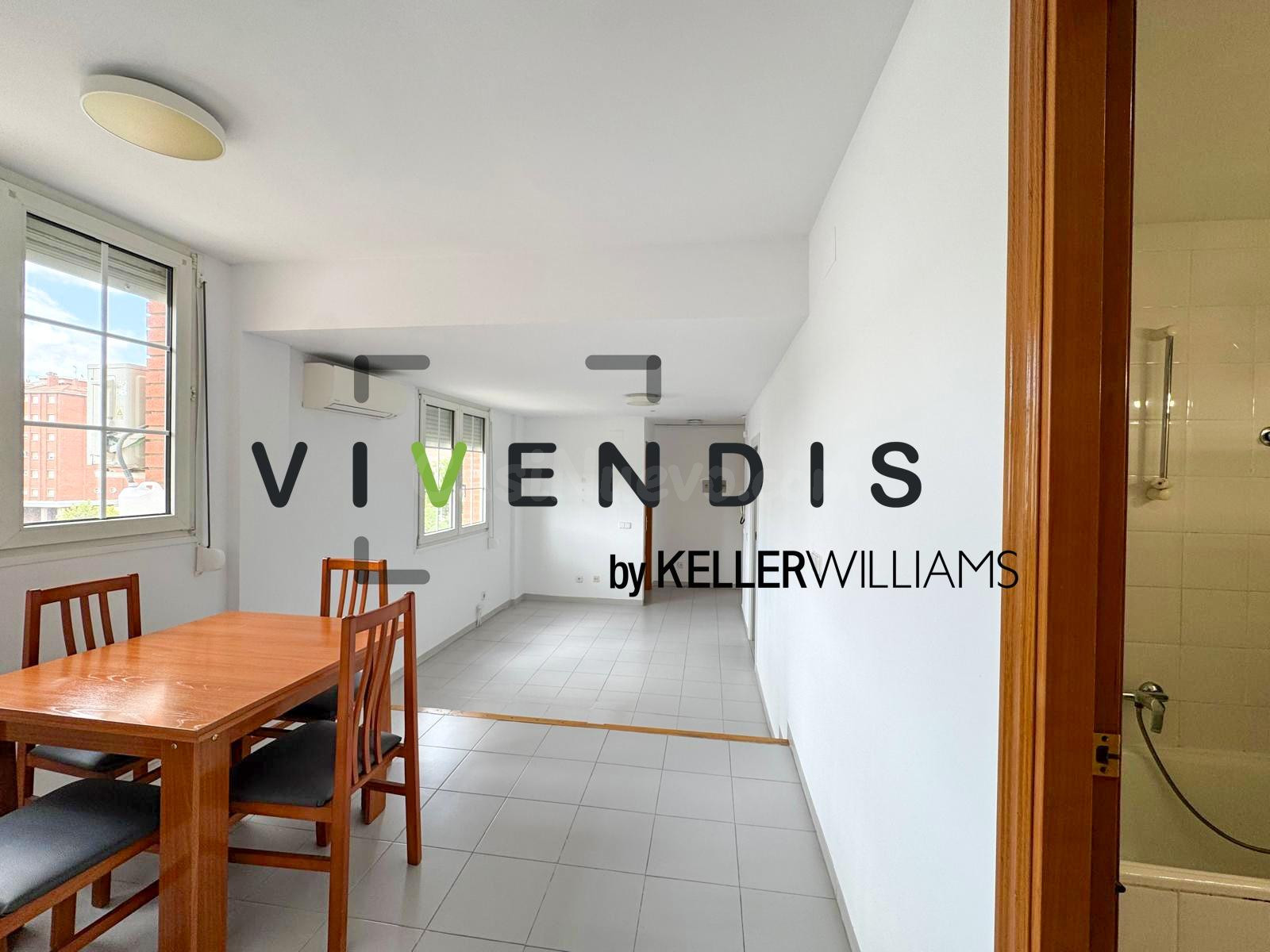 PISO DE 2 habitaciones CON ASCENSOR + PARKING EN SANT ANDREU