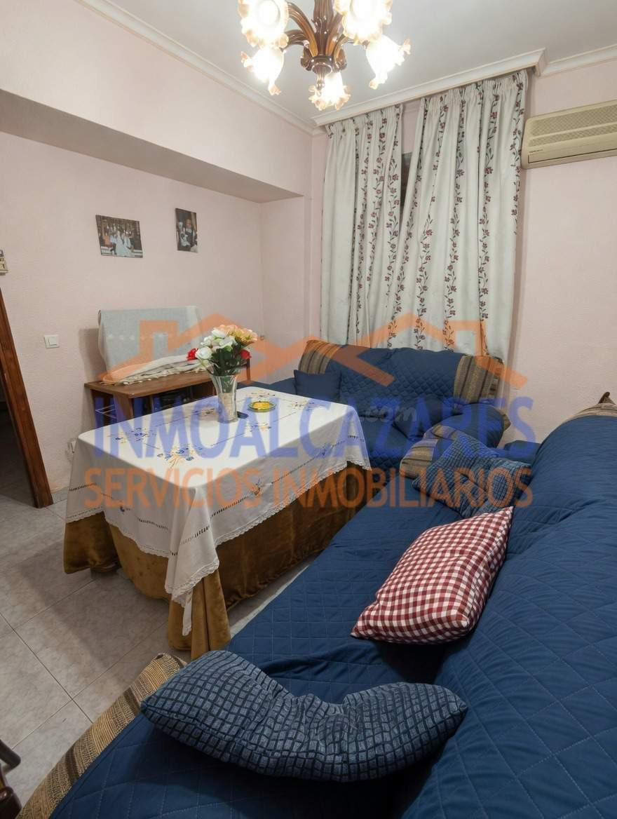 CASA DE 3 PLANTAS CON TERRAZAS, PATIO Y BAJO CUBIERTA DIÁFANO. A POCOS MINUTOS DEL CENTRO, EN VILLACARRILLO, JAÉN - foto 3