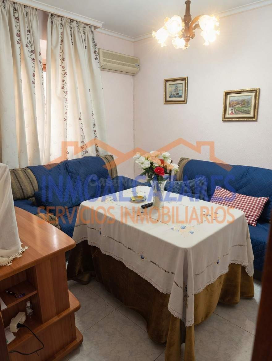 CASA DE 3 PLANTAS CON TERRAZAS, PATIO Y BAJO CUBIERTA DIÁFANO. A POCOS MINUTOS DEL CENTRO, EN VILLACARRILLO, JAÉN - foto 4