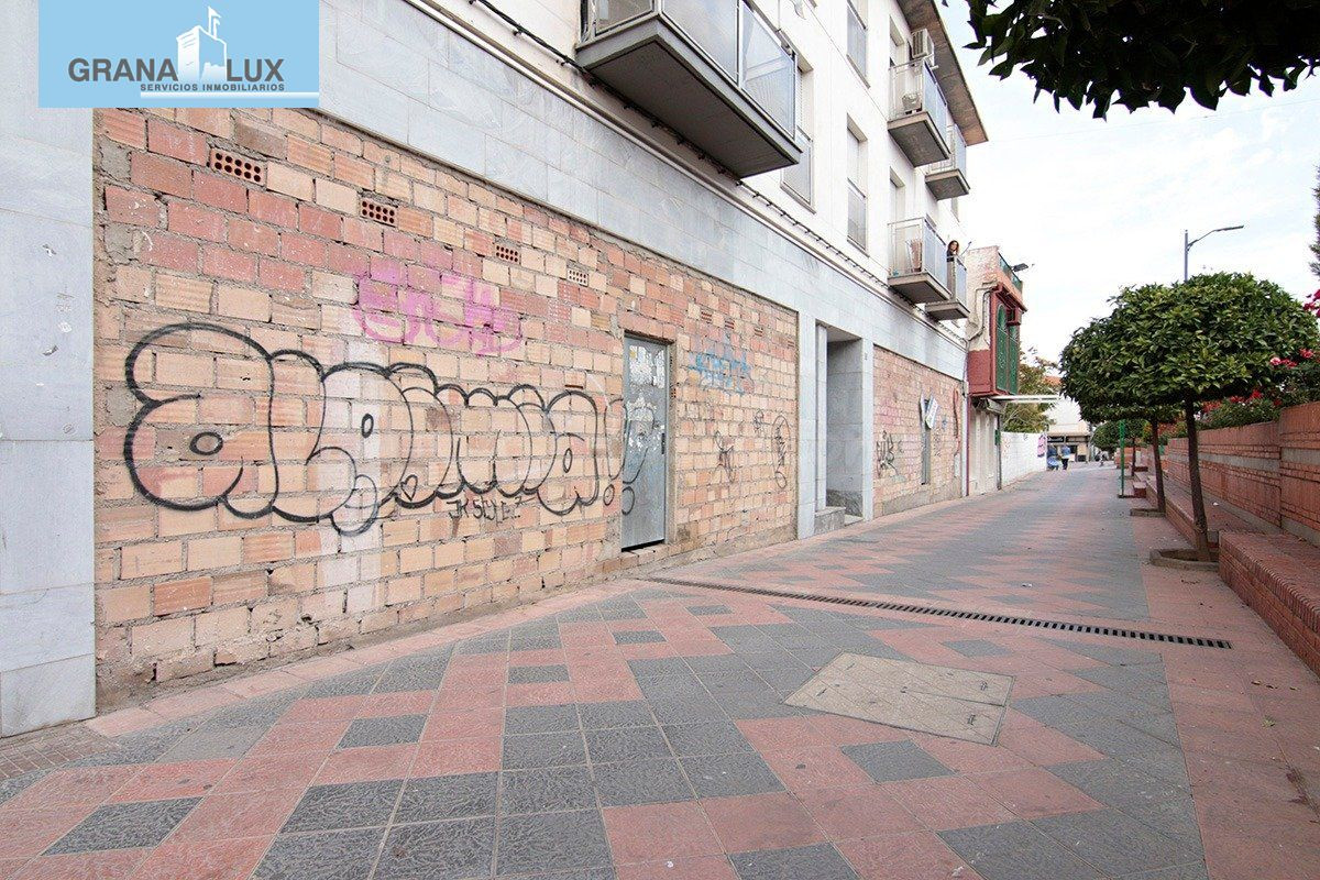 Local calle principal de Armilla,buena fachada .Se vende sin - foto 2