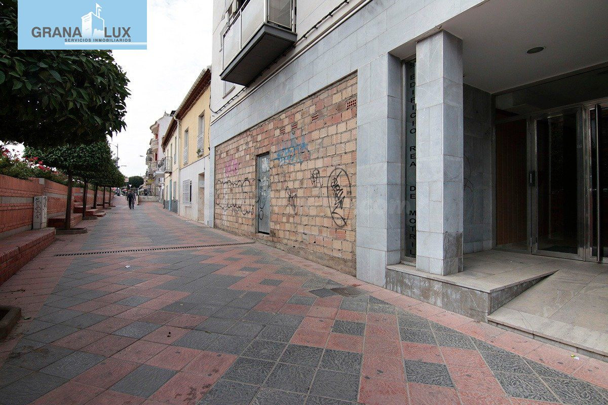 Local calle principal de Armilla,buena fachada .Se vende sin - foto 3