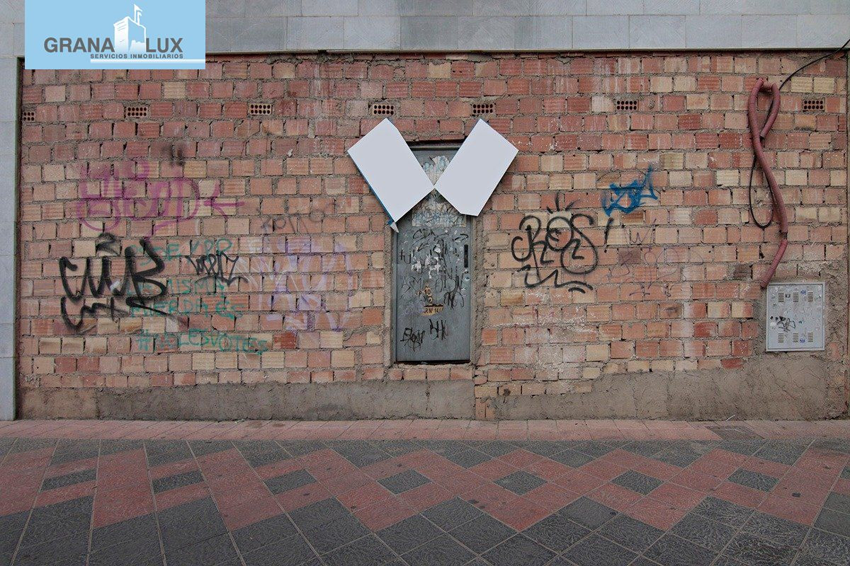 Local calle principal de Armilla,buena fachada .Se vende sin - foto 5