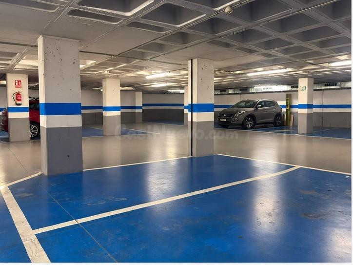 Plaza de parking en venta en Sant Andreu de la Barca - foto 3