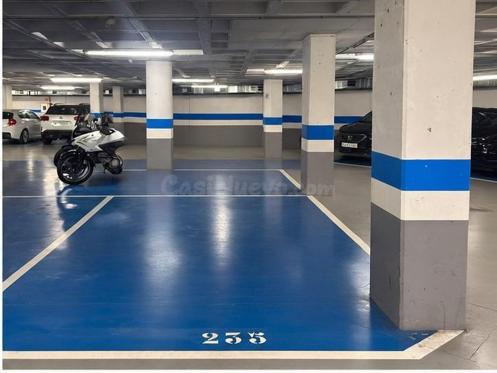 Plaza de parking en venta en Sant Andreu de la Barca - foto 4