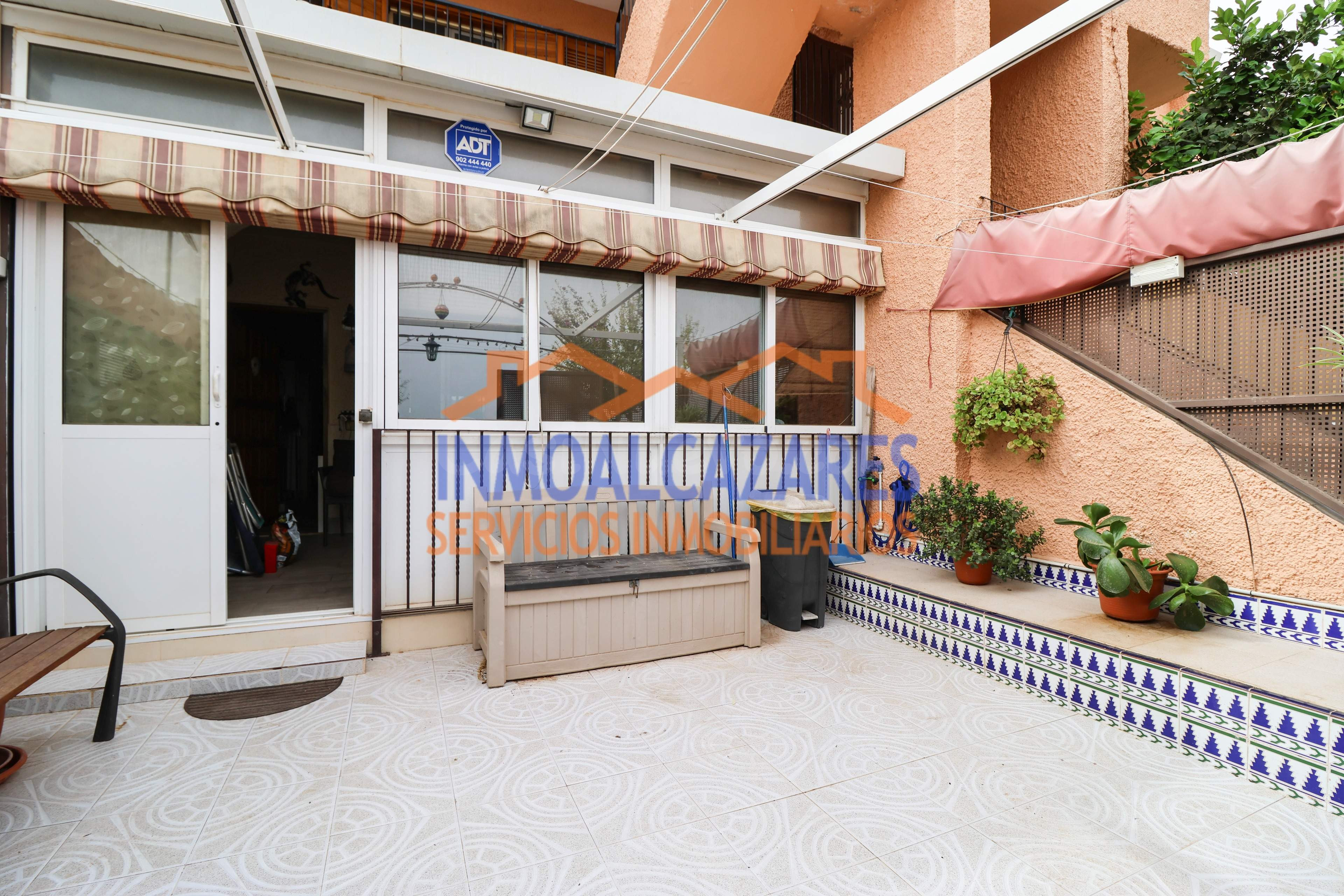 BUNGALOW PLANTA BAJA DE 2 DORMITORIOS, 1 BAÑO Y JARDÍN. EN L - foto 3