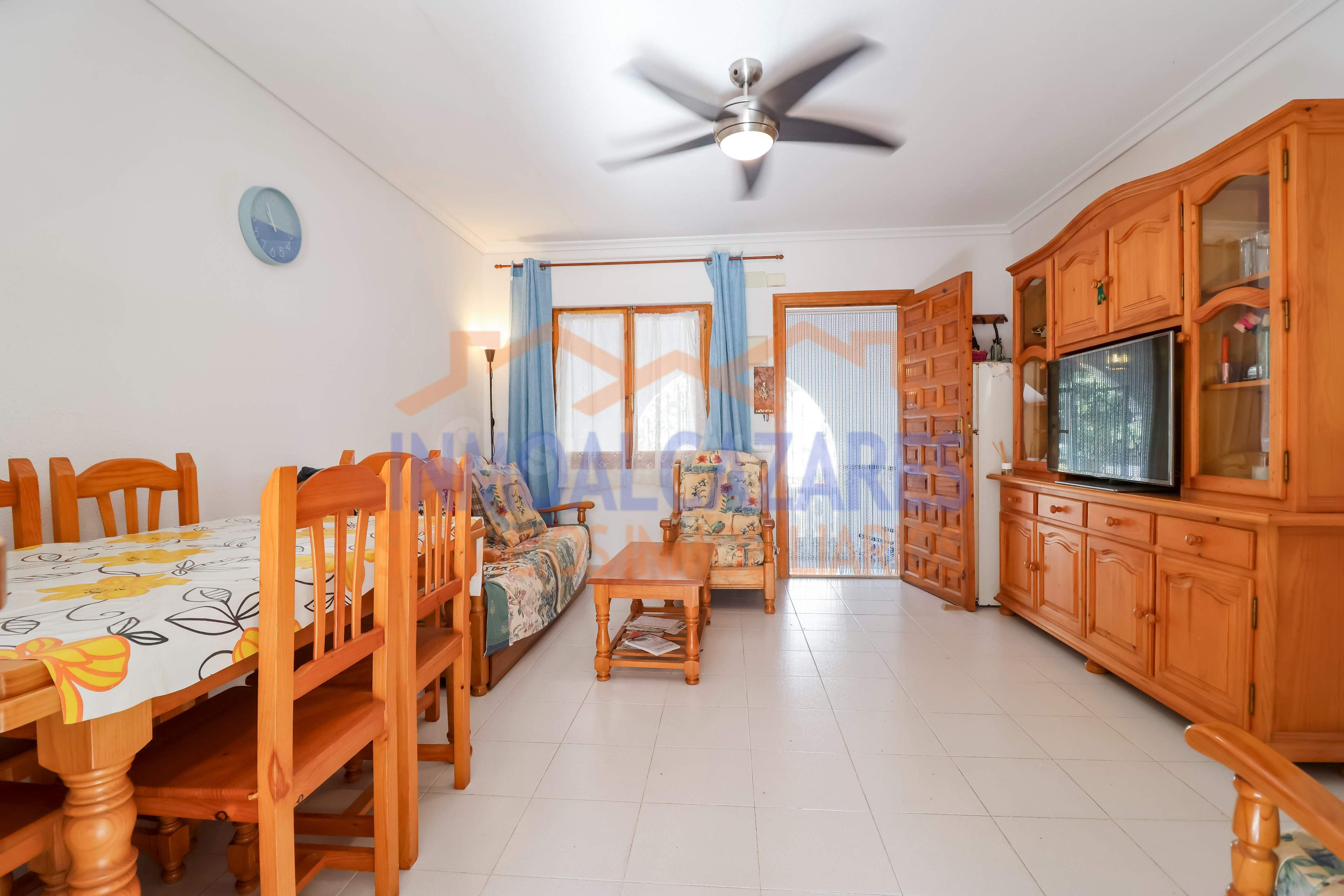 DUPLEX DE 4 DORMITORIOS, 2 BAÑOS, PORCHE Y SOLARIUM. EN URB. - foto 5