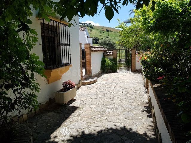 SE VENDE FINCA CON CASA RURAL EN JIMENA DE LA FRONTERA - foto 4