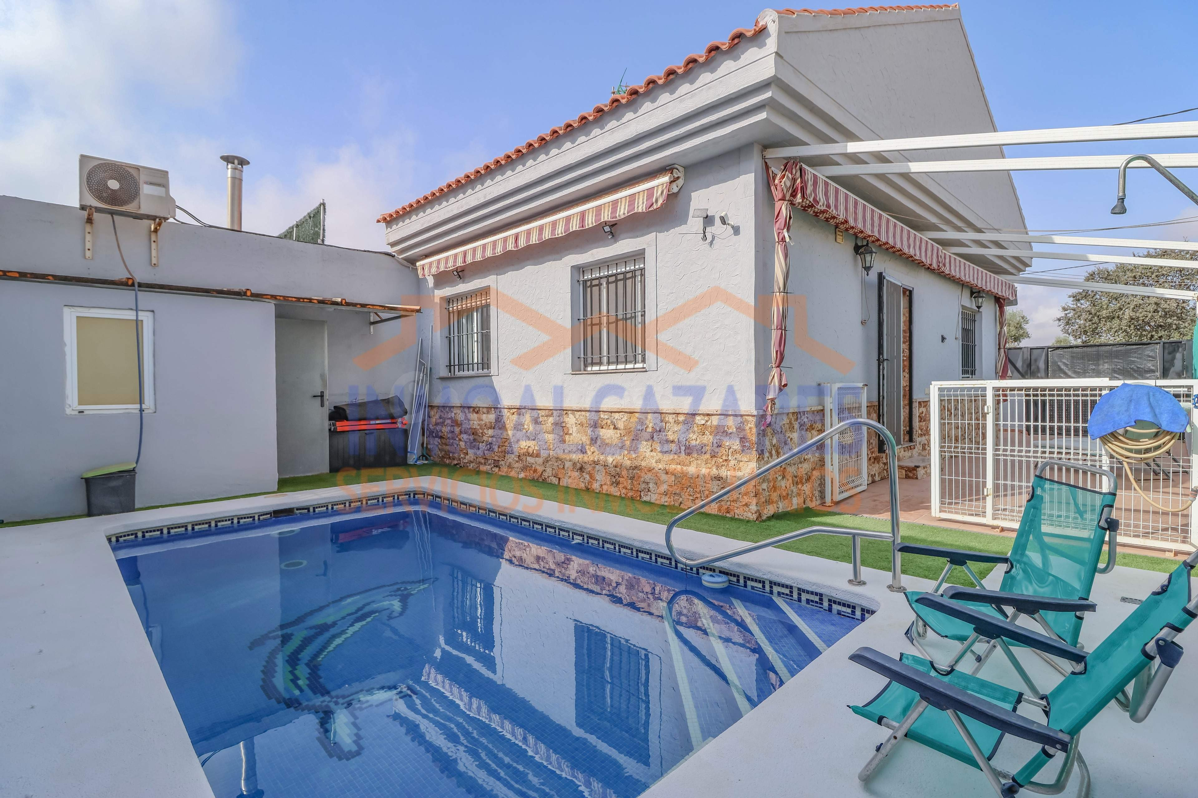 MAGNÍFICO CHALET INDEPENDIENTE DE DOS DORMITORIOS, CON JARDÍ