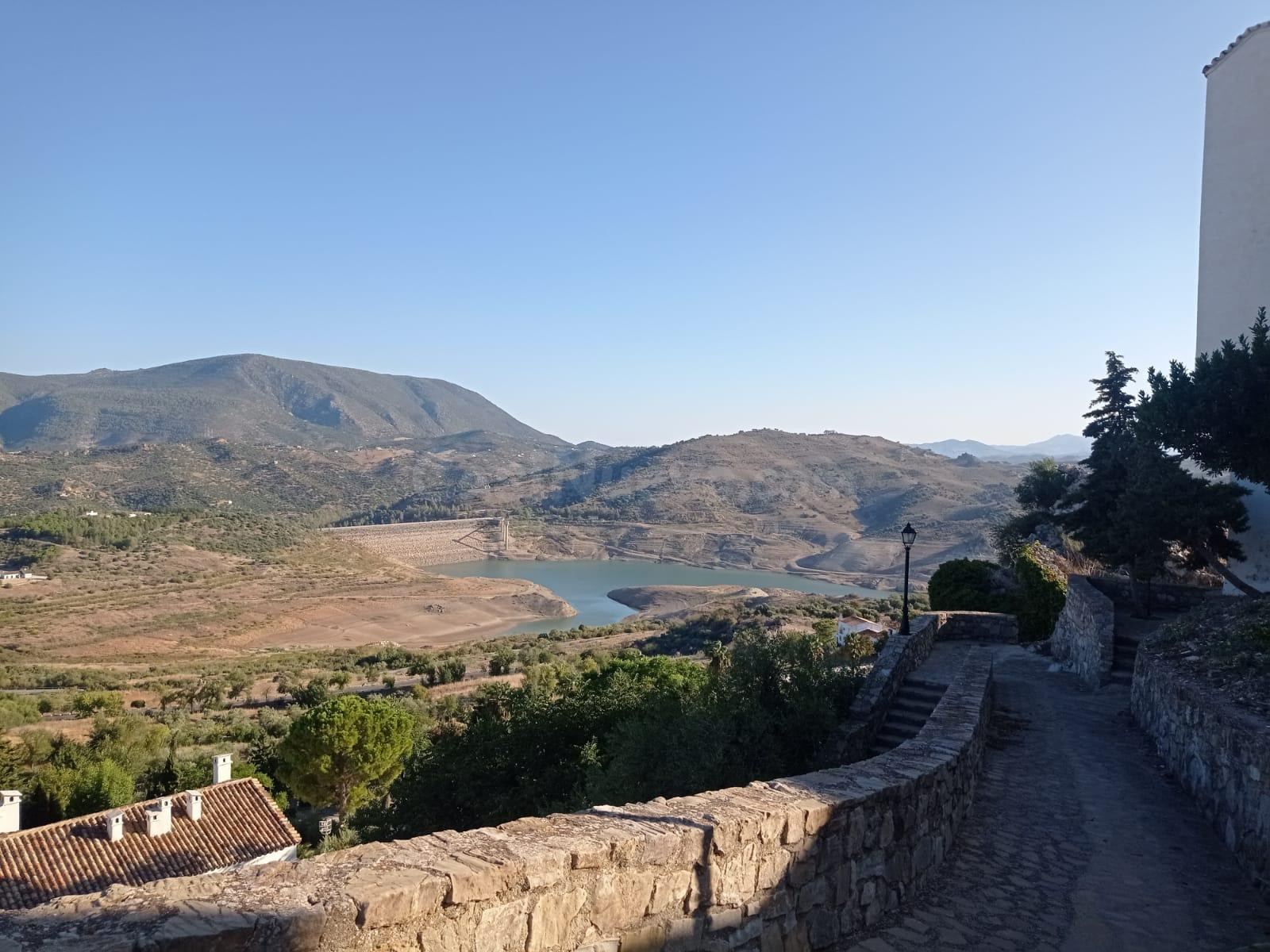 SE VENDE SOLAR EN ZAHARA DE LA SIERRA - foto 2