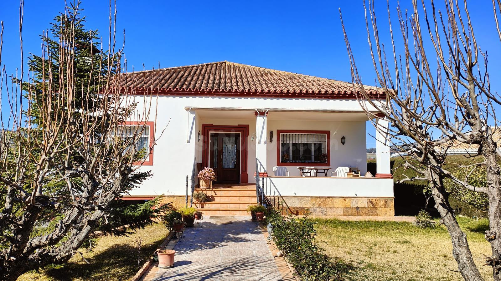 SE VENDE TERRENO CON CHALET EN CUEVAS DEL BECERRO