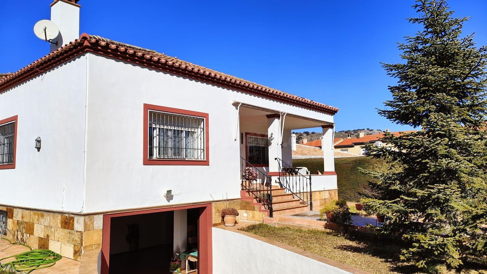 SE VENDE TERRENO CON CHALET EN CUEVAS DEL BECERRO - foto 2