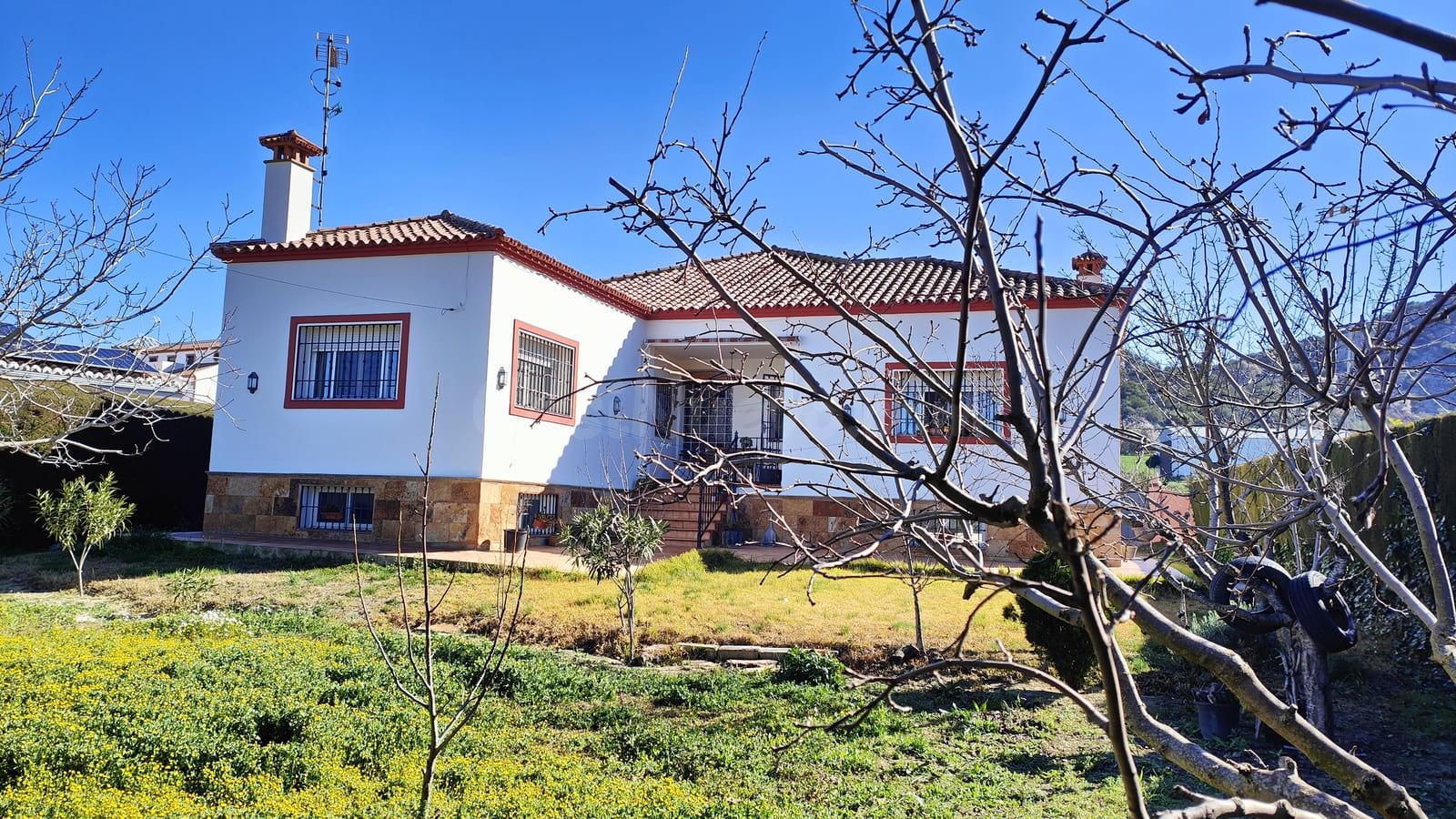 SE VENDE TERRENO CON CHALET EN CUEVAS DEL BECERRO - foto 3