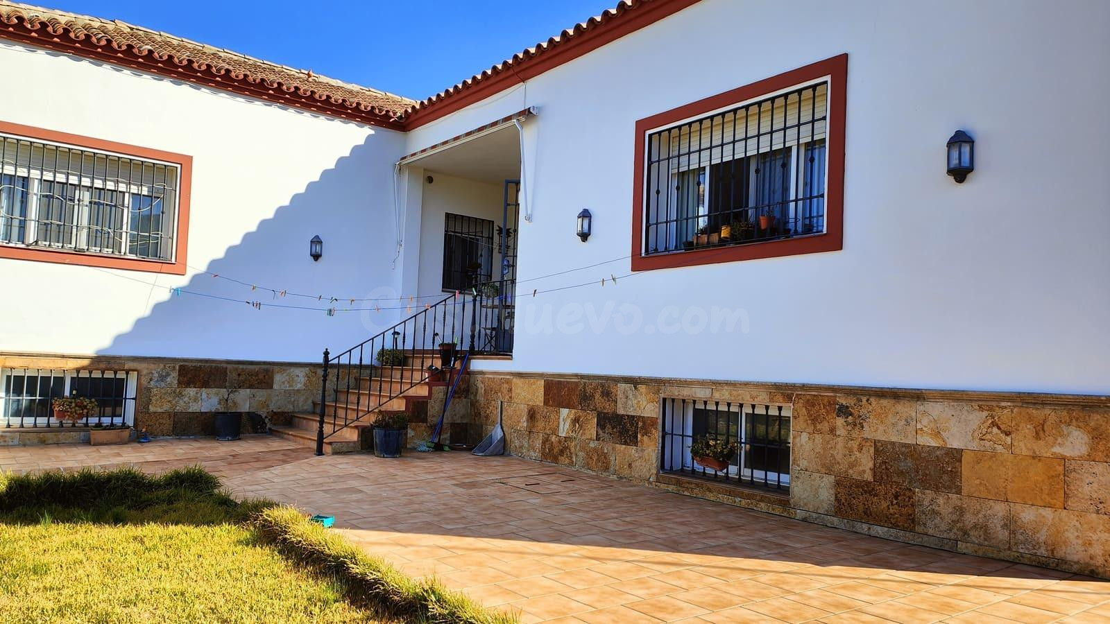 SE VENDE TERRENO CON CHALET EN CUEVAS DEL BECERRO - foto 4