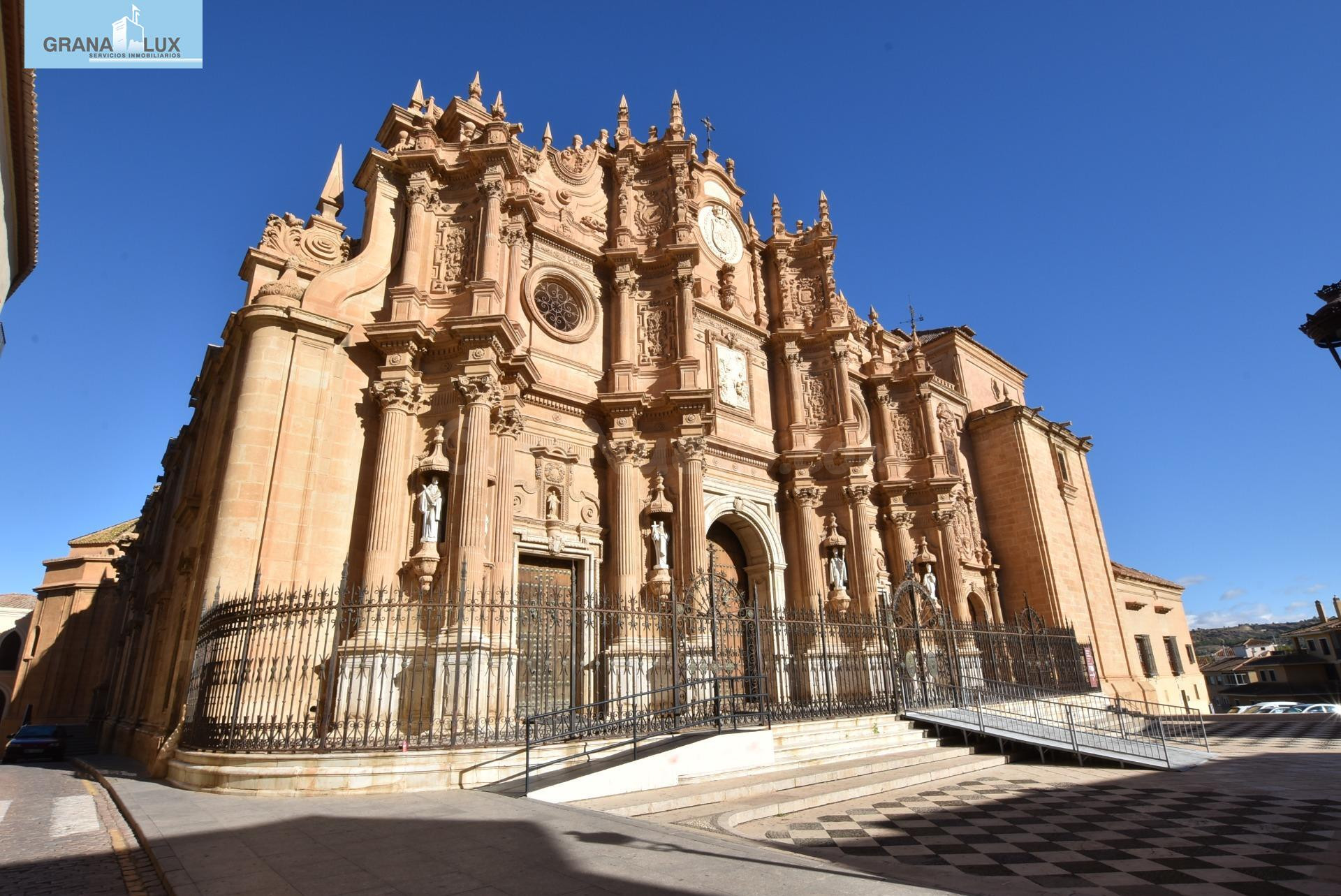 DETRÁS DE LA CATEDRAL DE GUADIX