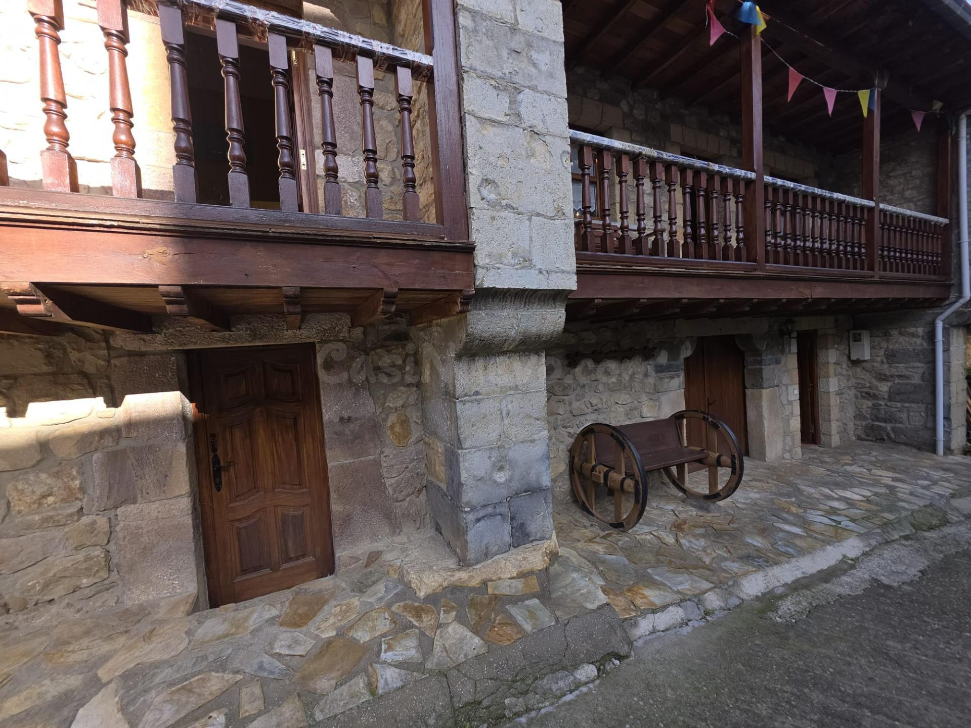 Se vende espectacular casa en Tudanca con aparcamiento - foto 2