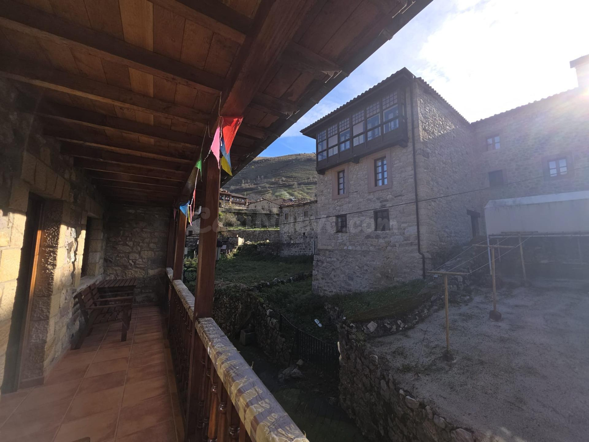 Se vende espectacular casa en Tudanca con aparcamiento - foto 3