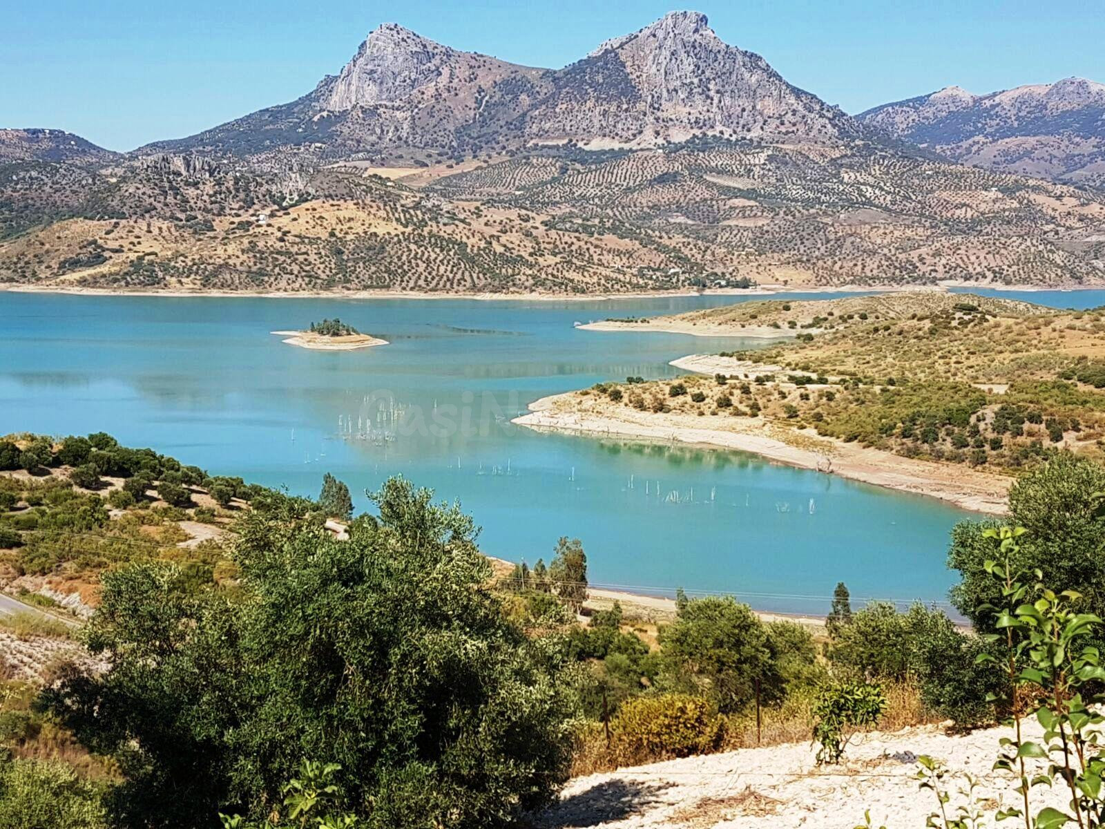 SE VENDE FINCA CON VIVIENDA EN ARROYOMOLINOS ZAHARA - foto 4