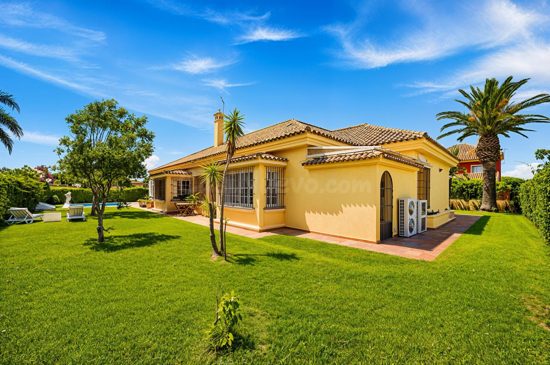 Exclusiva villa de lujo en el corazón de Novo Sancti Petri - foto 4