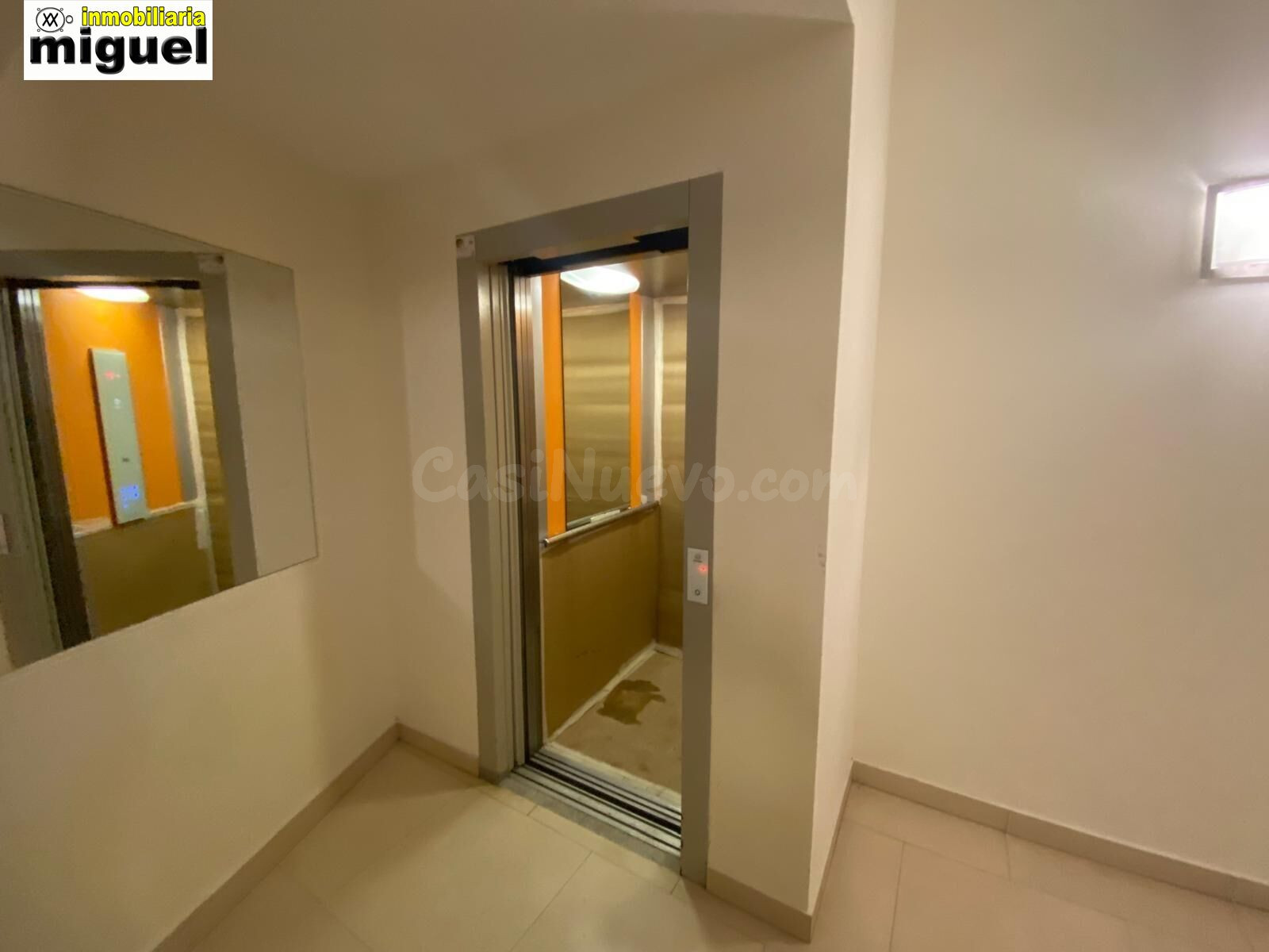 Gran piso de 321m2 con garaje cerrado y aparcamiento en urbanización — una oportunidad única en el centro de Torrelavega. - foto 5