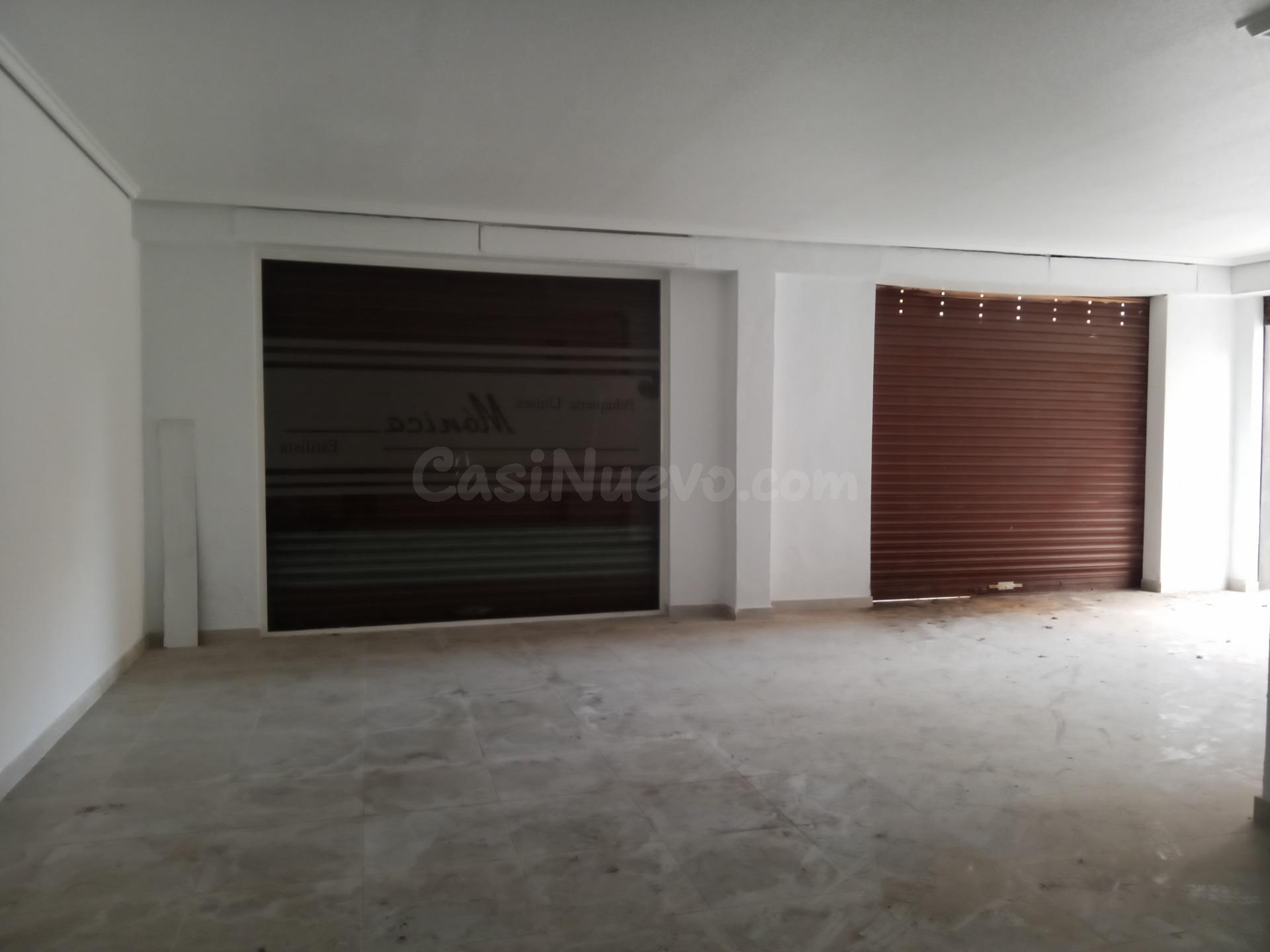 Amplio Local Comercial en Esquina - Ideal para Oficinas o Ac