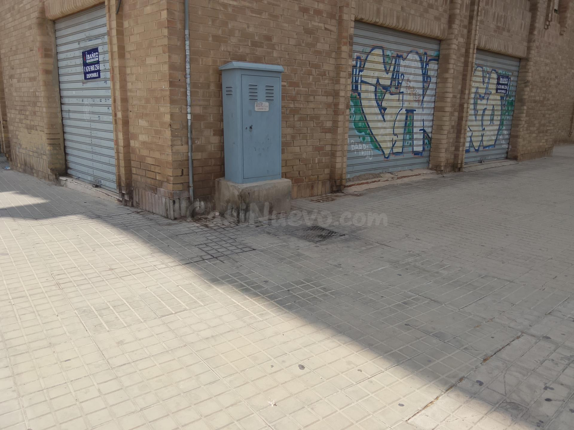 Amplio Local Comercial en Esquina - Oportunidad en San Crisp