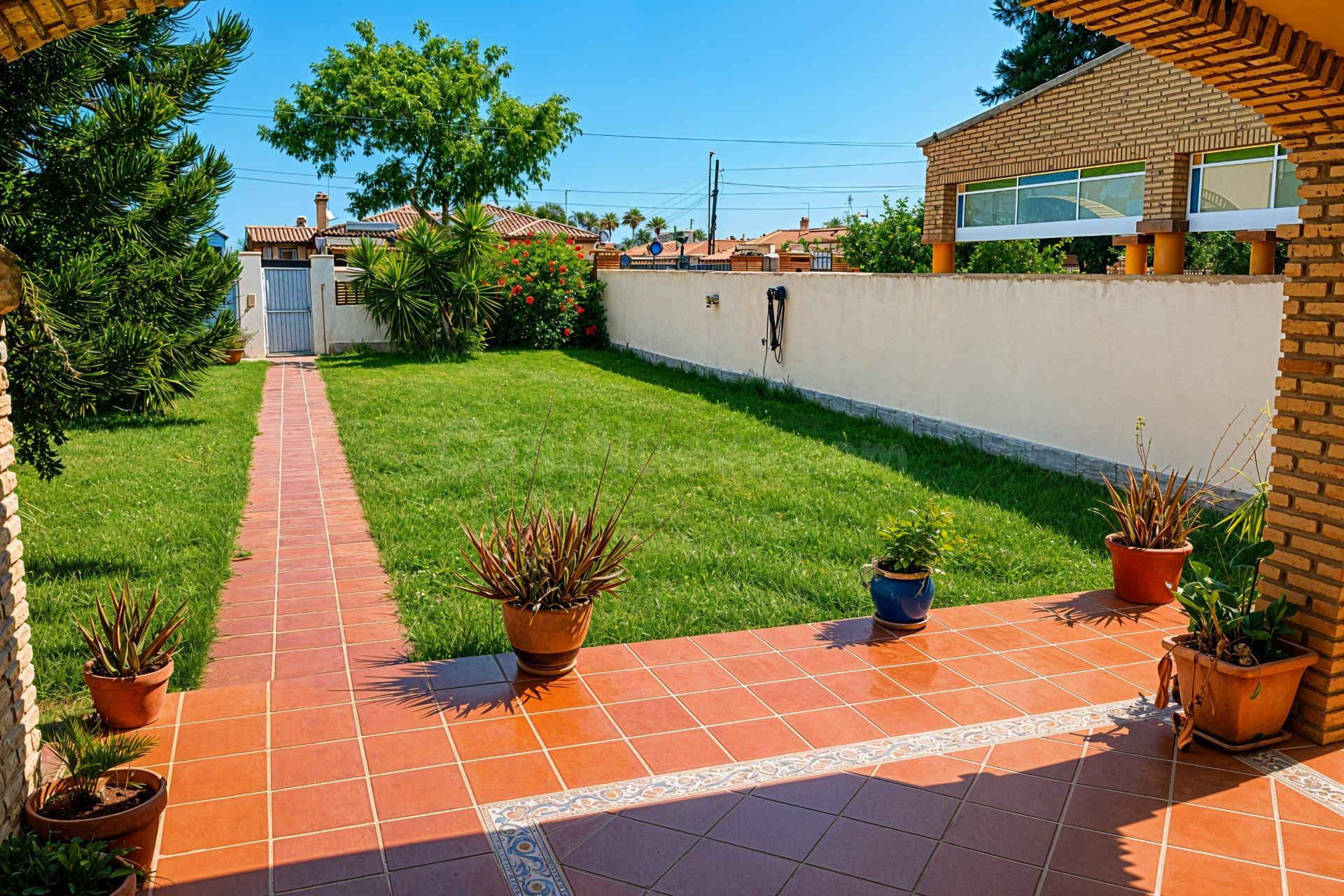 Chalet con 1000 m2 de parcela en Urbanización Los Gallos, co - foto 4