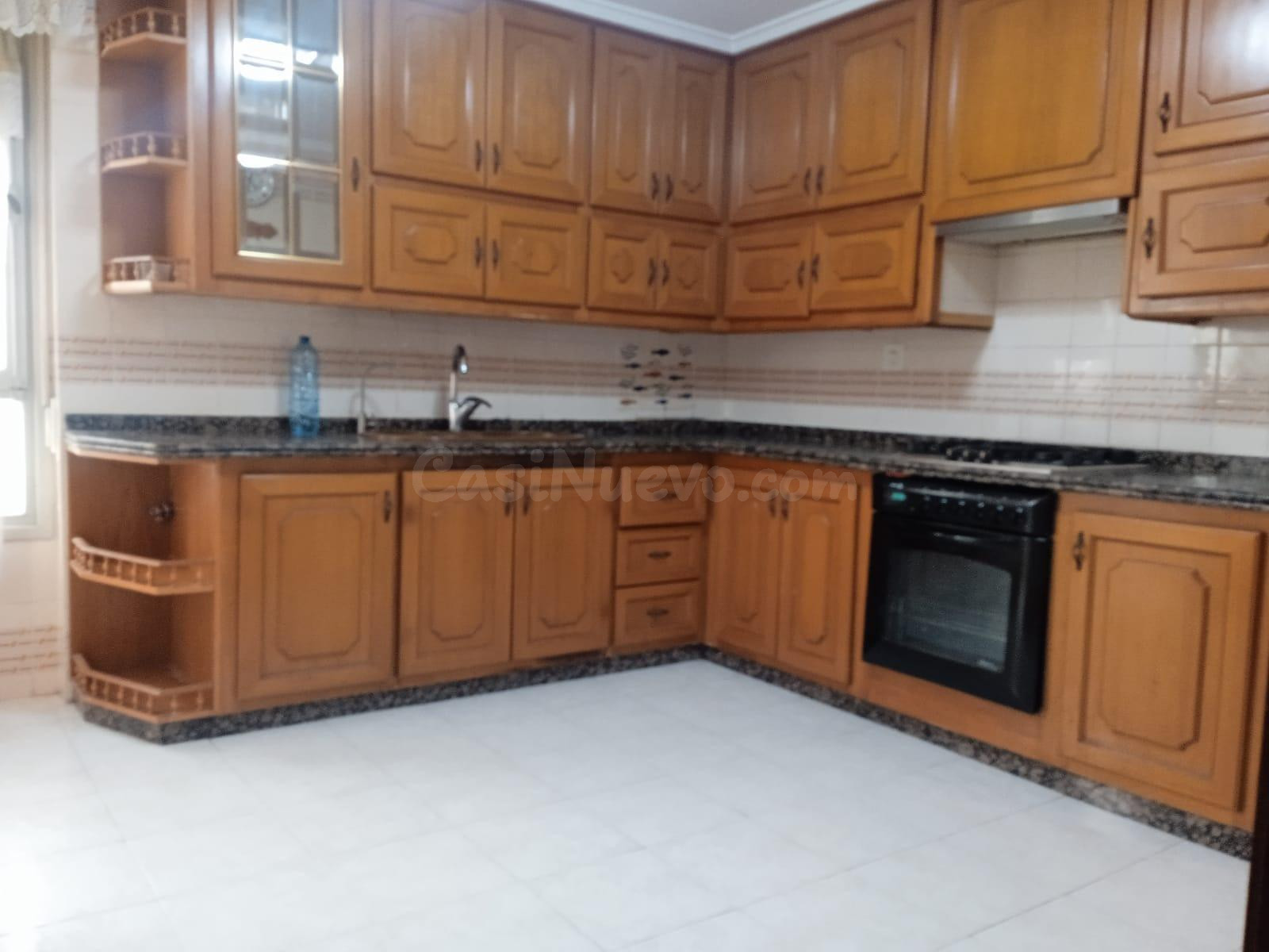 Amplio Piso de 4 habitaciones, ascensor y garaje y trastero!