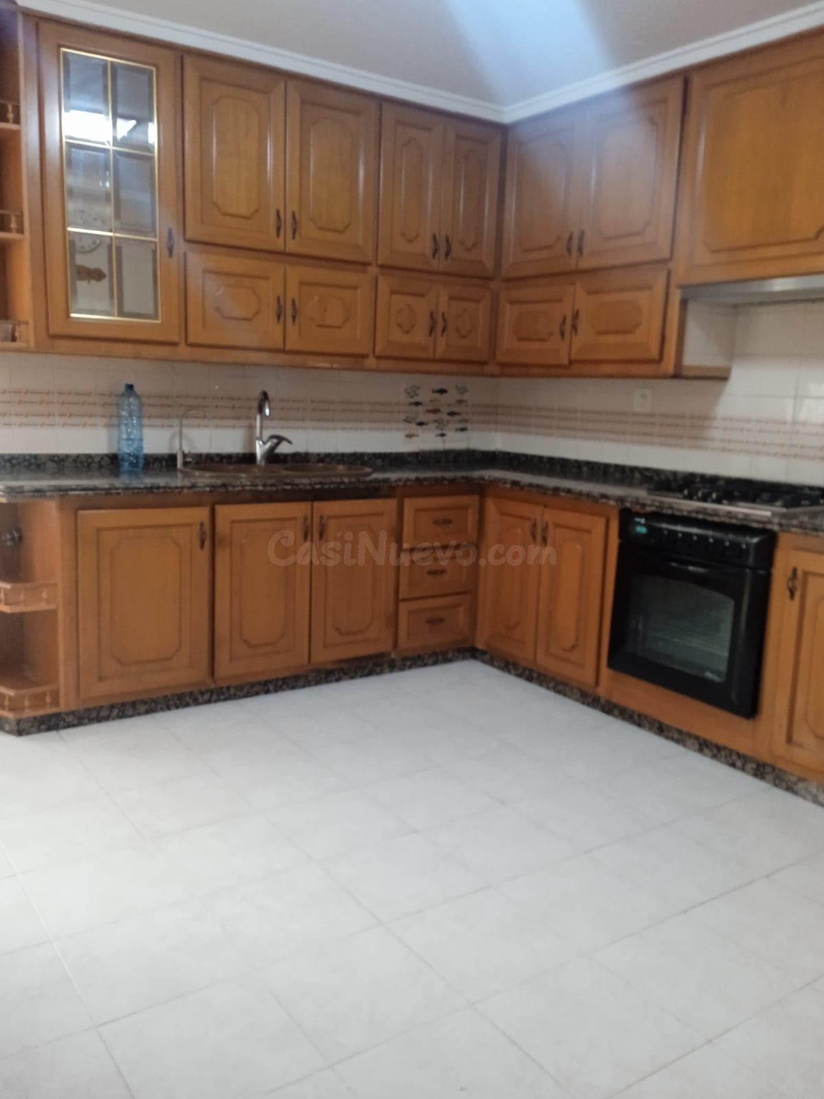 Amplio Piso de 4 habitaciones, ascensor y garaje y trastero! - foto 4