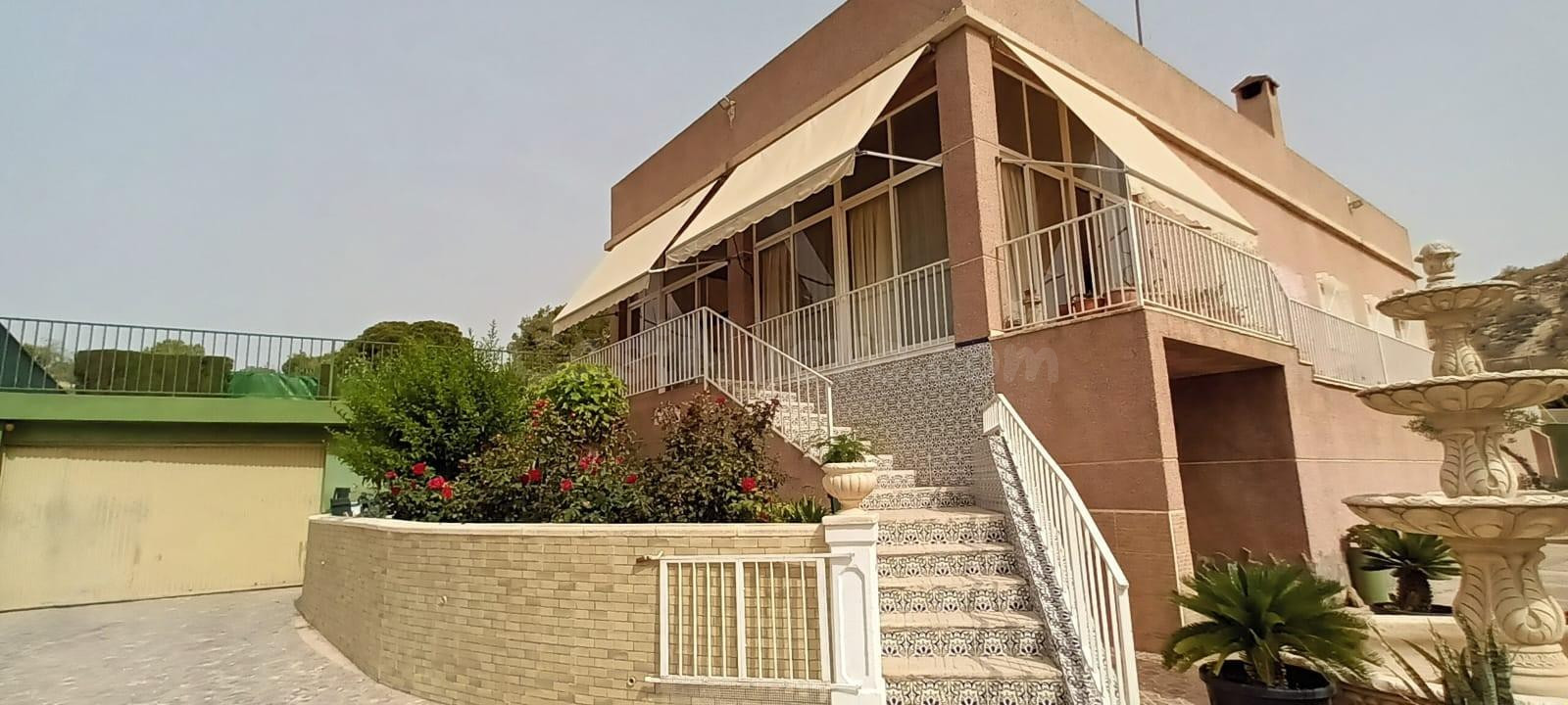 CHALET ELCHE - BONAVISTA CON PISCINA PRIVADA Y PARCELA DE 21 - foto 5