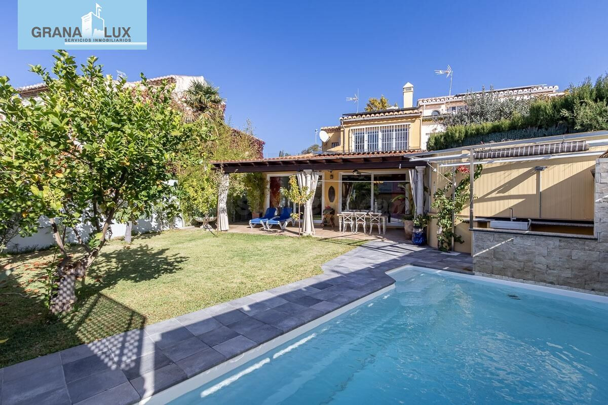 Espectacular casa en Bola de Oro / Serrallo